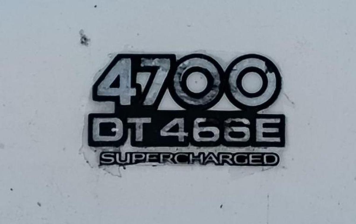 Used 2000 INTERNATIONAL 4700 DT466E