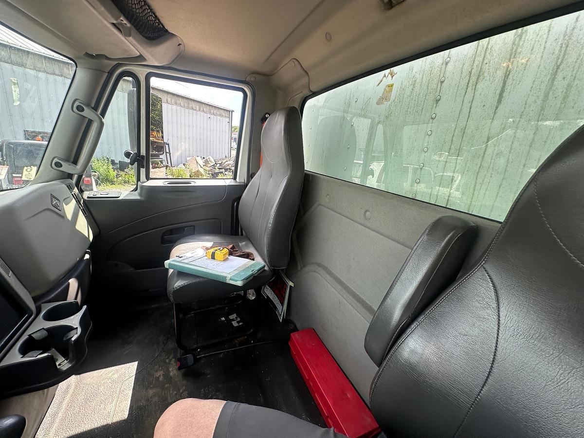 Used 2015 INTERNATIONAL 4300 24' Box Truck