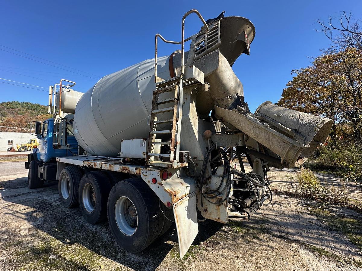 Used 2000 MACK DM690S Conveyor