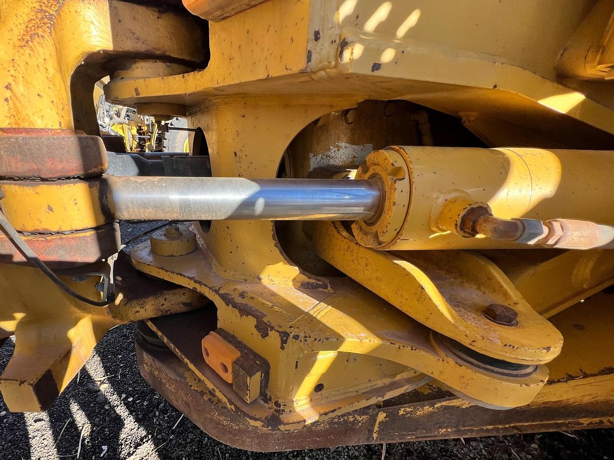 Used 2011 CATERPILLAR 740B Ej