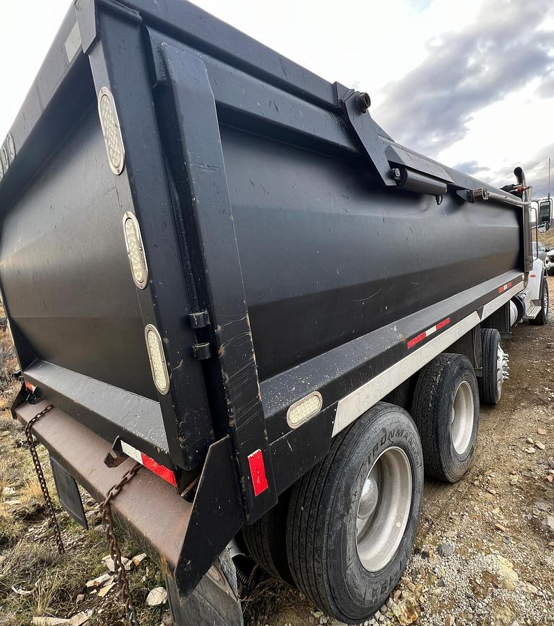 Used 2016 PETERBILT 348