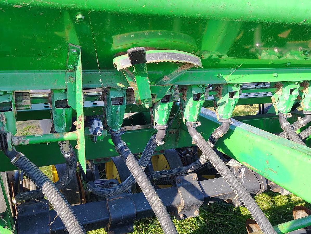 Used 1987 JOHN DEERE 750 Grain Drill