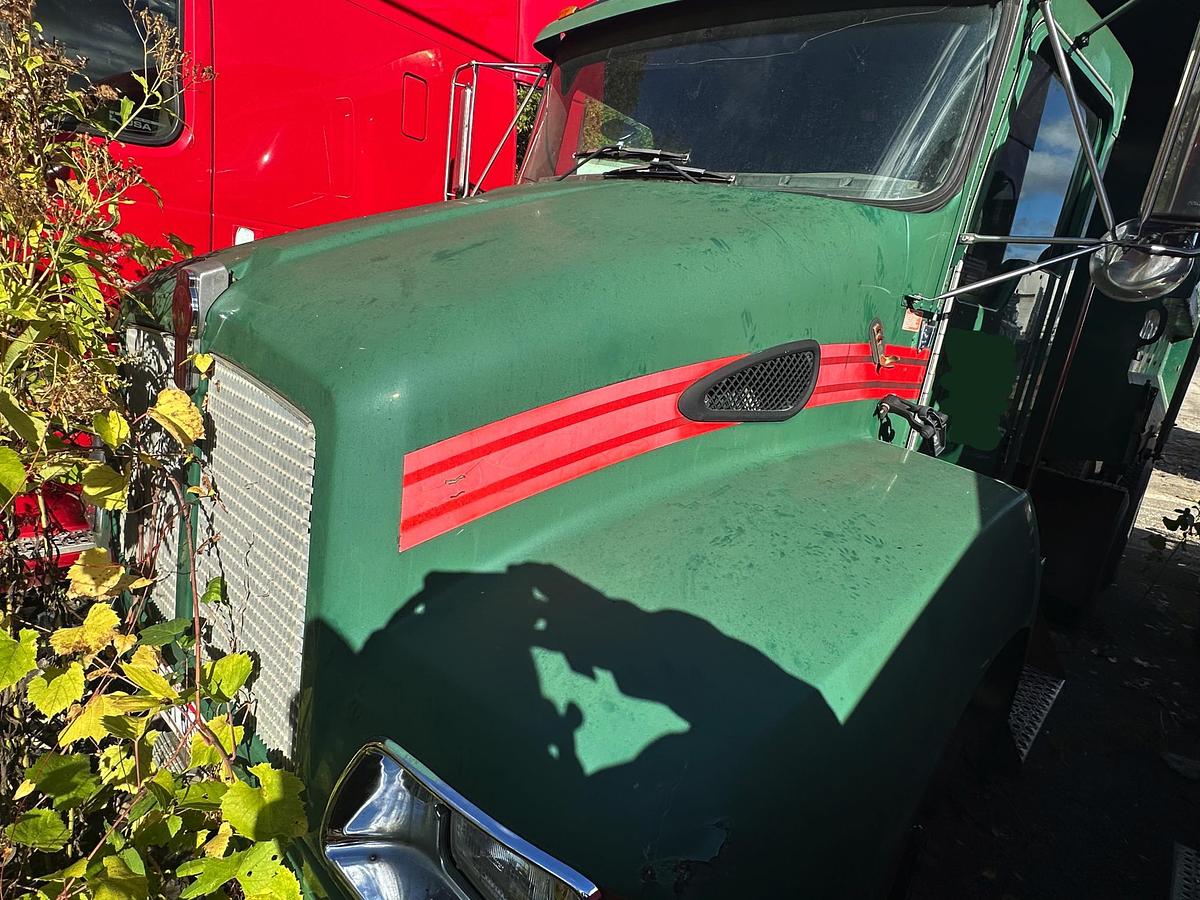 Used 2004 KENWORTH T300