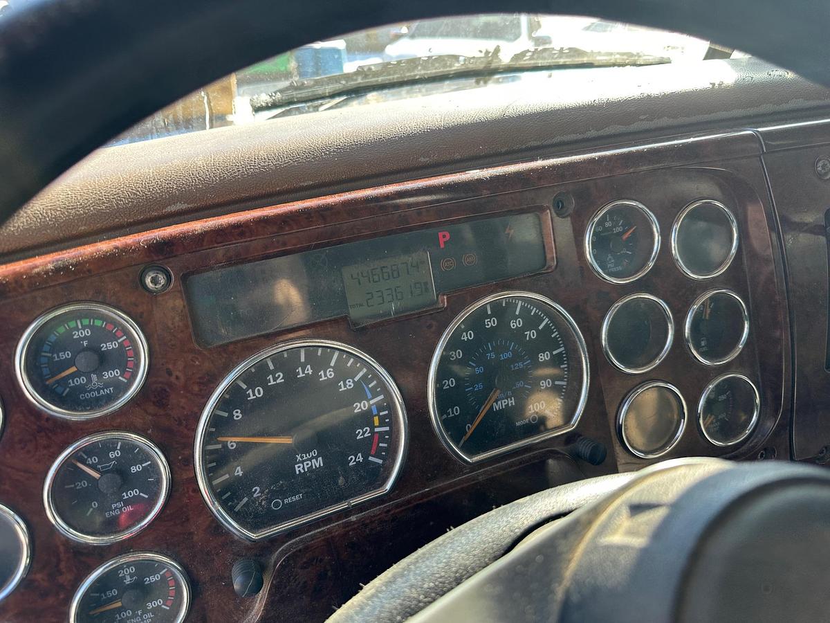 Used 2005 MACK CV713