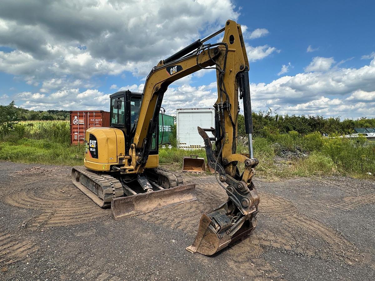 Used 2017 CATERPILLAR 305.5E2 CR