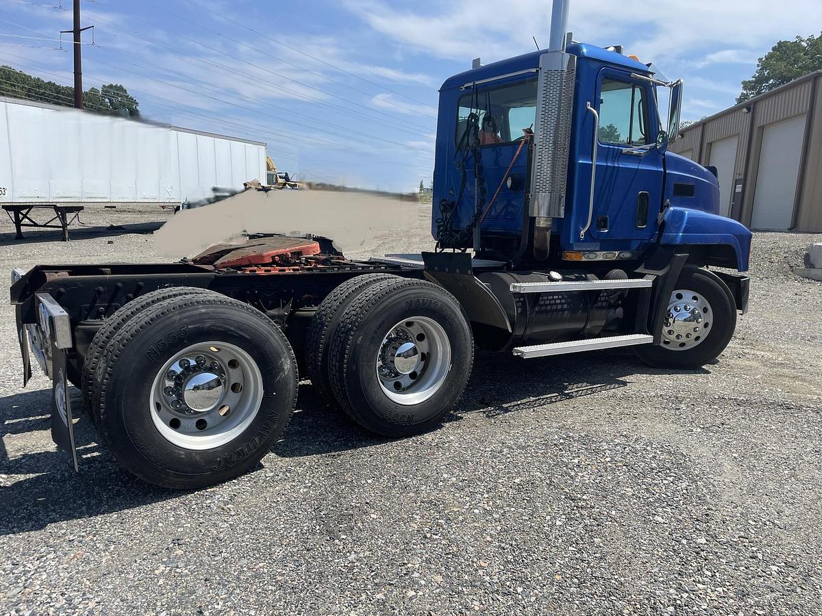 Used 2006 MACK CL733