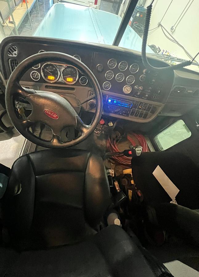 Used 2012 PETERBILT 388 Dump truck