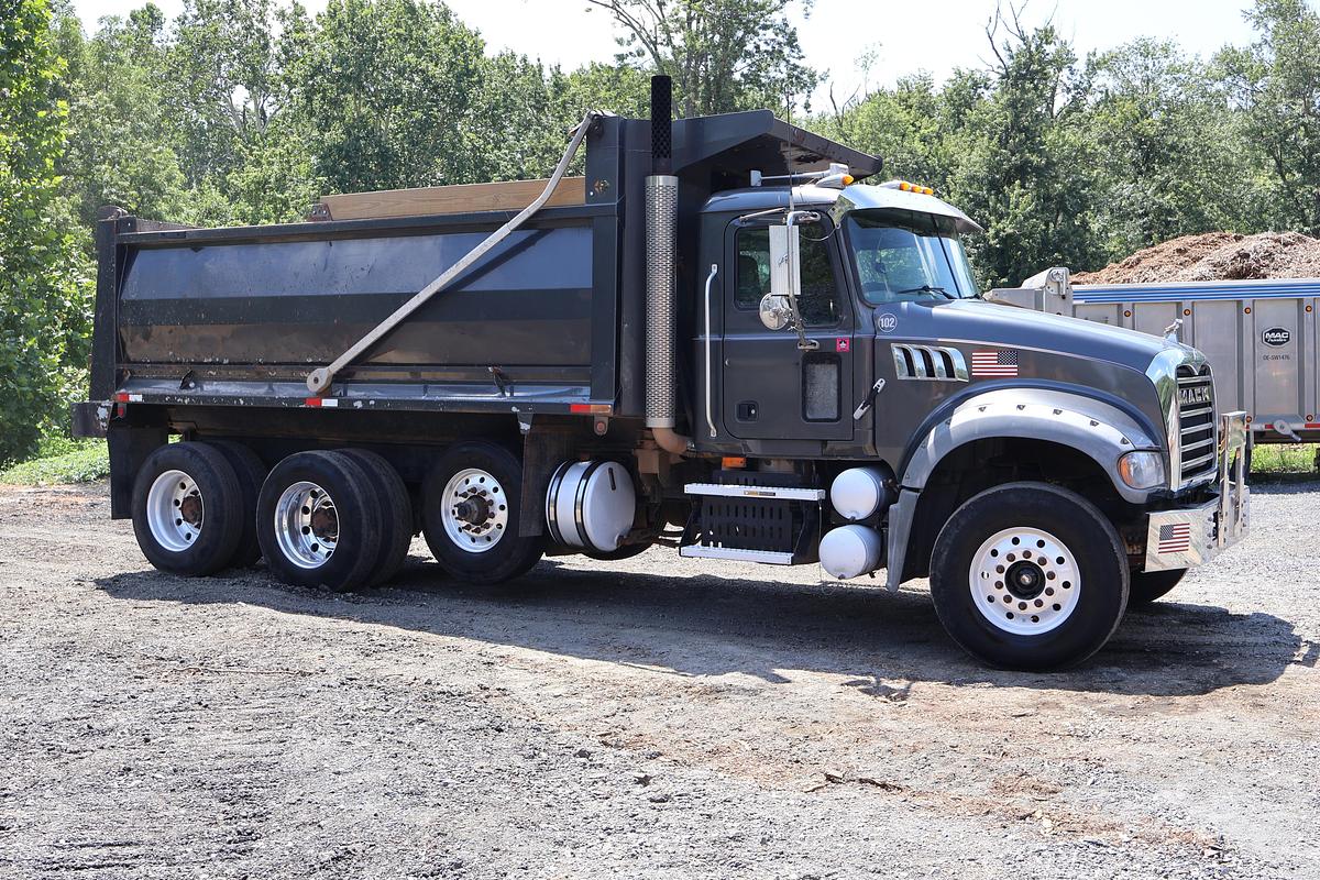 Used 2009 MACK Granite GU713