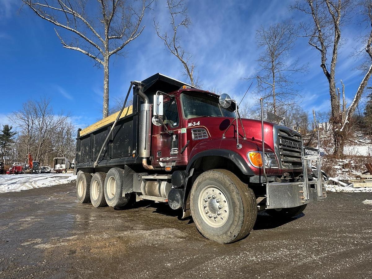 Used 2005 MACK CV713