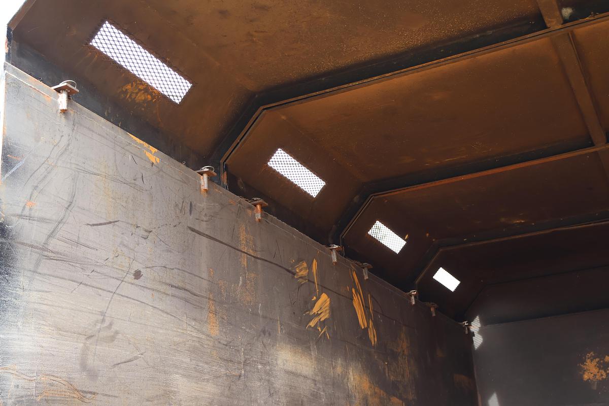 Used 2003 FREIGHTLINER FL70