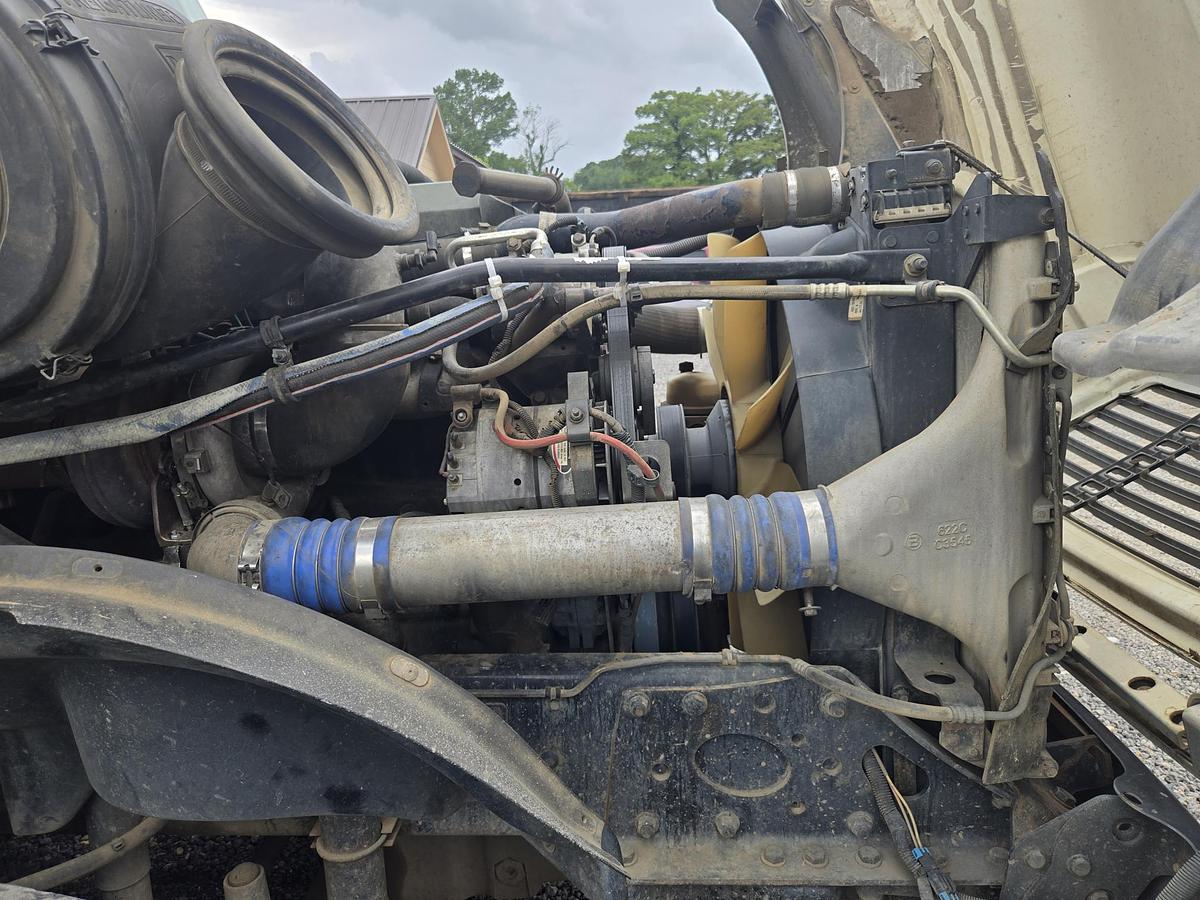 Used 2005 FREIGHTLINER Columbia