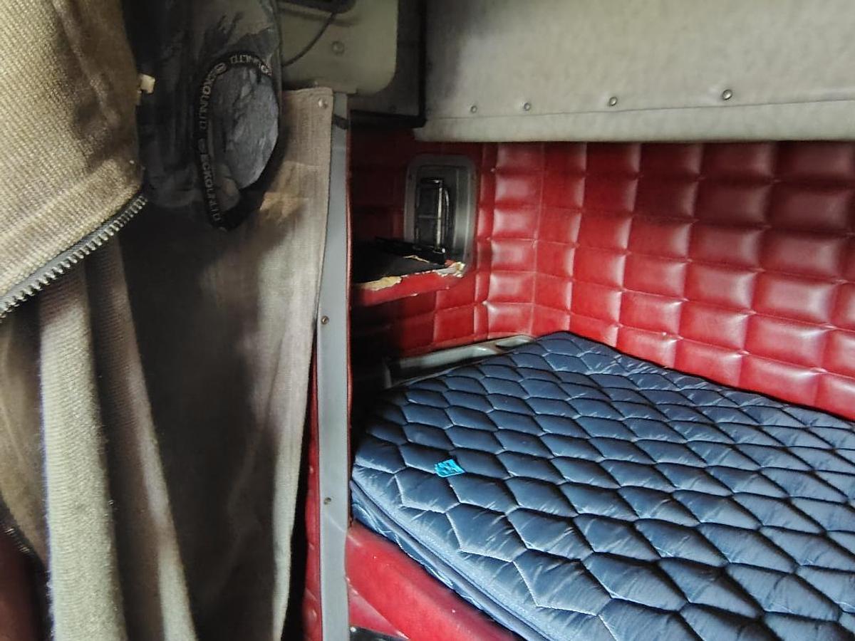 Used 2000 PETERBILT 379