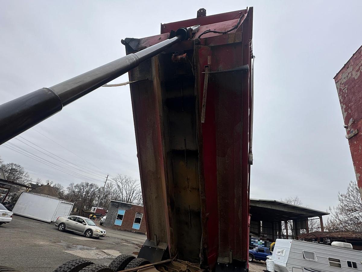 Used 2005 MACK Granite CV713