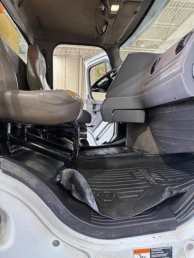 Used 2012 FREIGHTLINER SD114