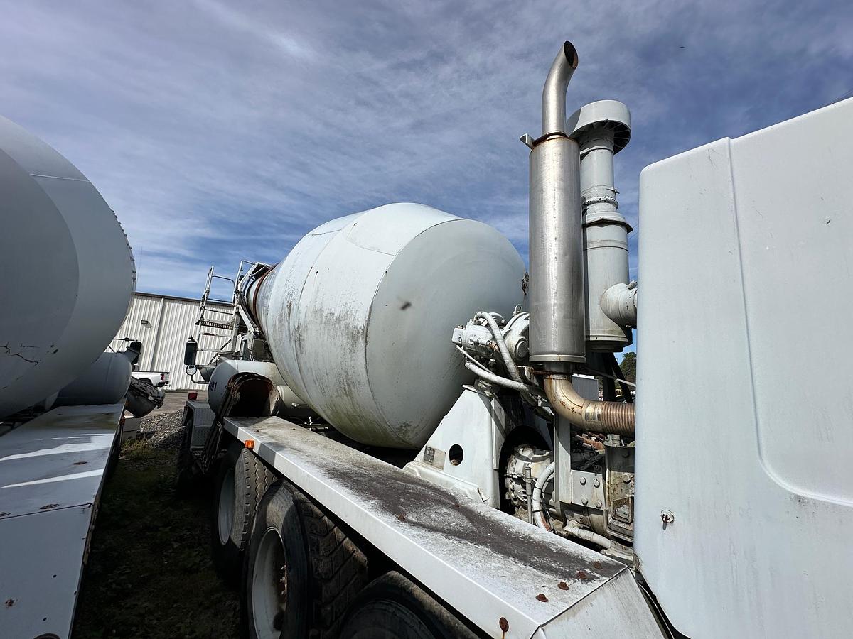 Used 1997 ADVANCE Front Discharge Mixer