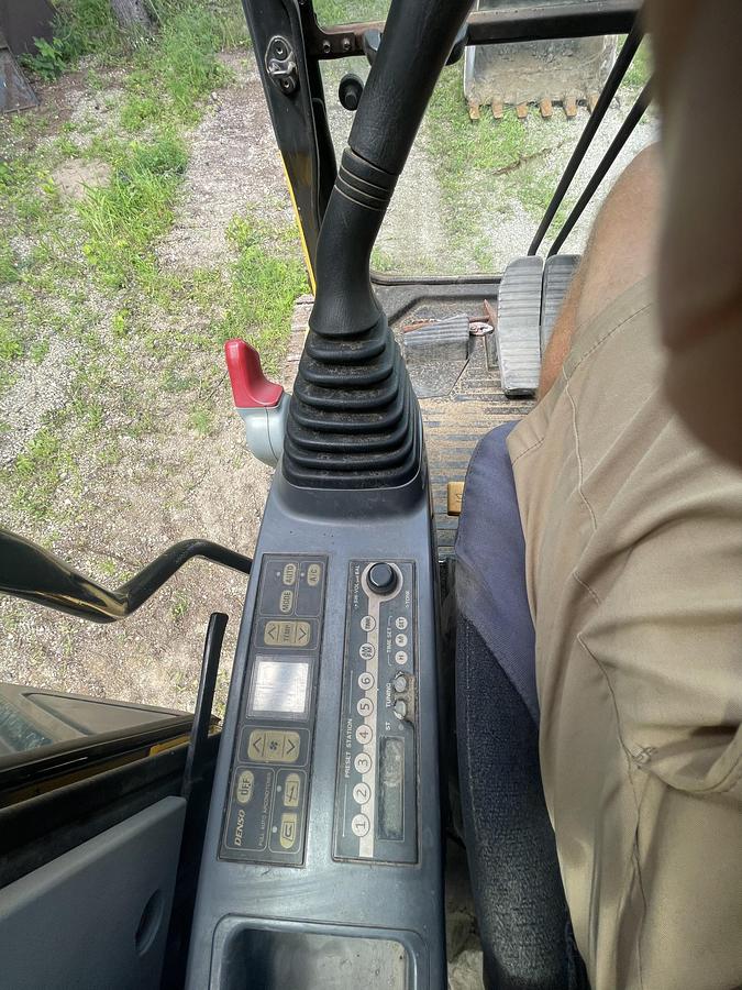 Used 2003 KOMATSU PC200 LC7