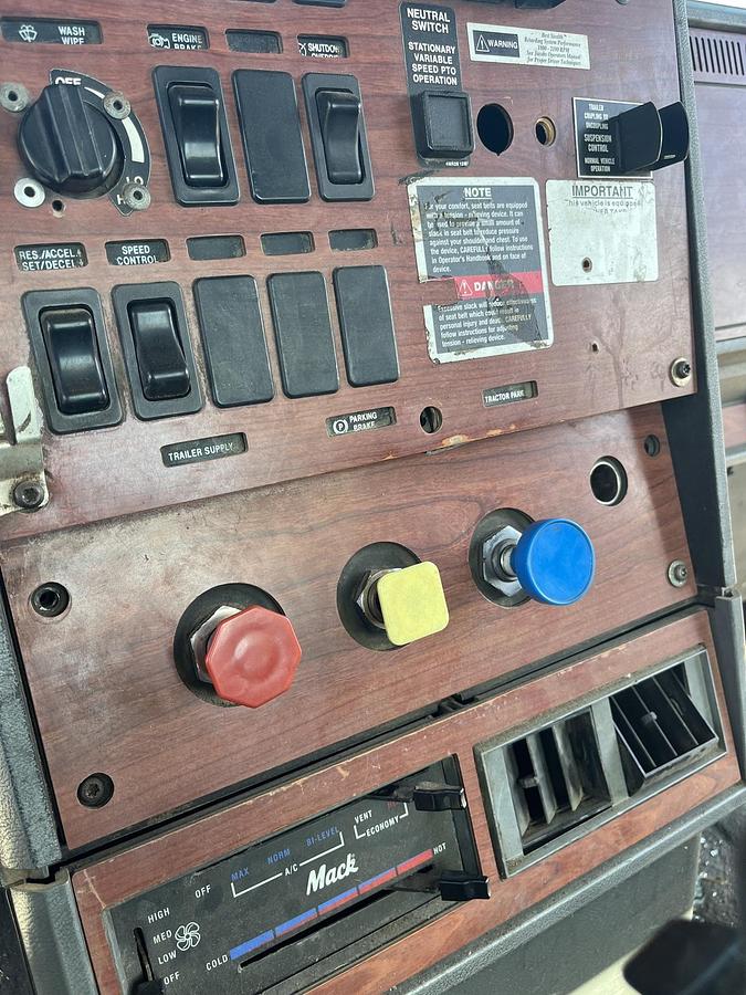 Used 1999 MACK CH-613