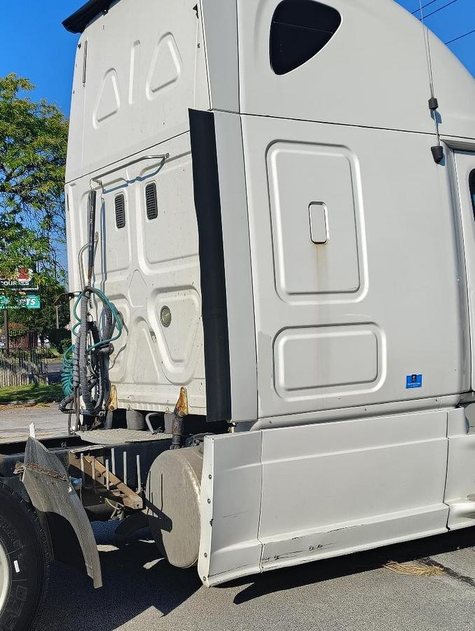 Used 2012 FREIGHTLINER Cascadia