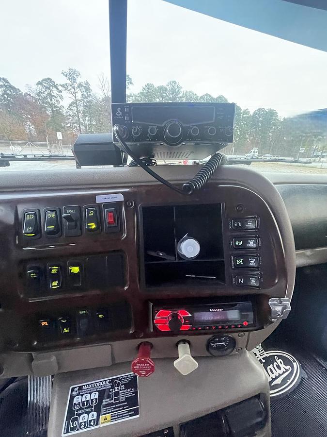 Used 2001 MACK CHU613