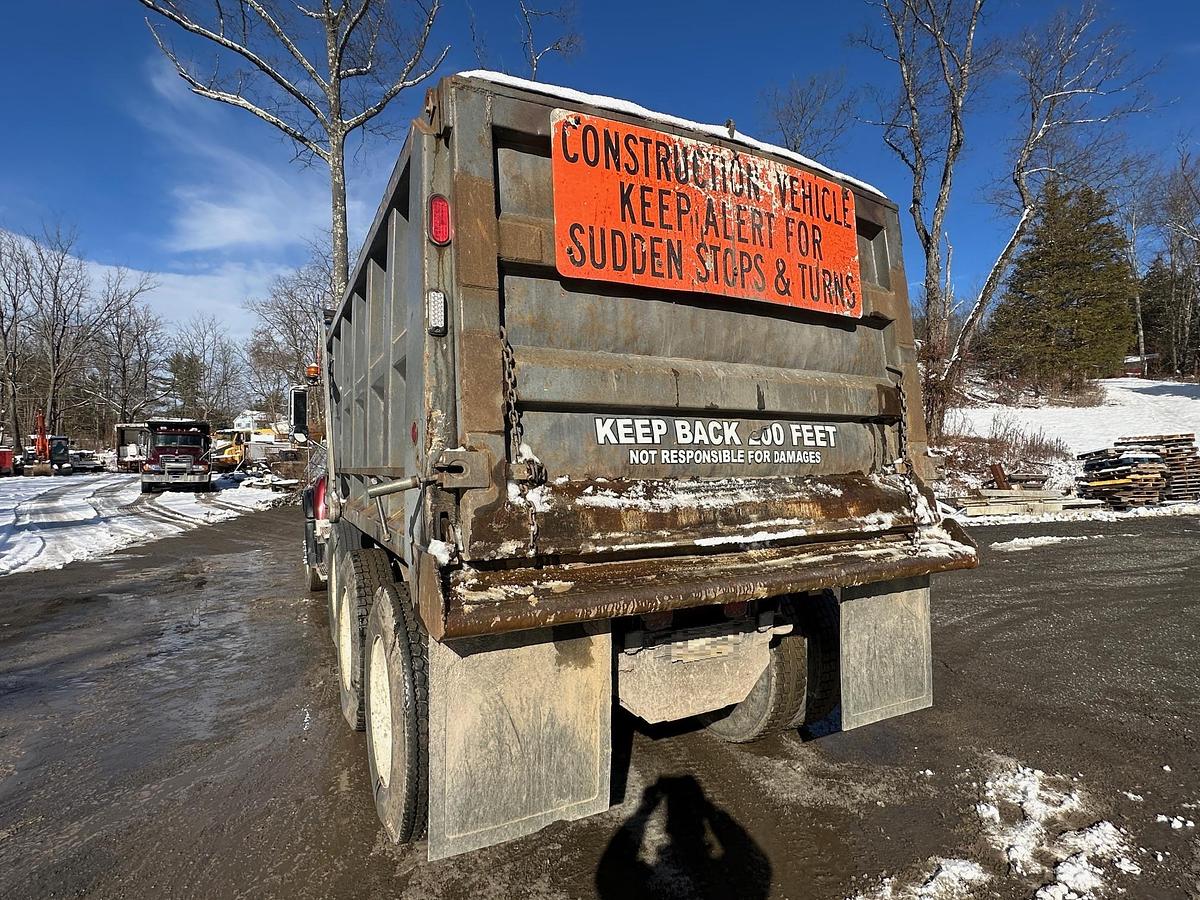 Used 2005 MACK CV713