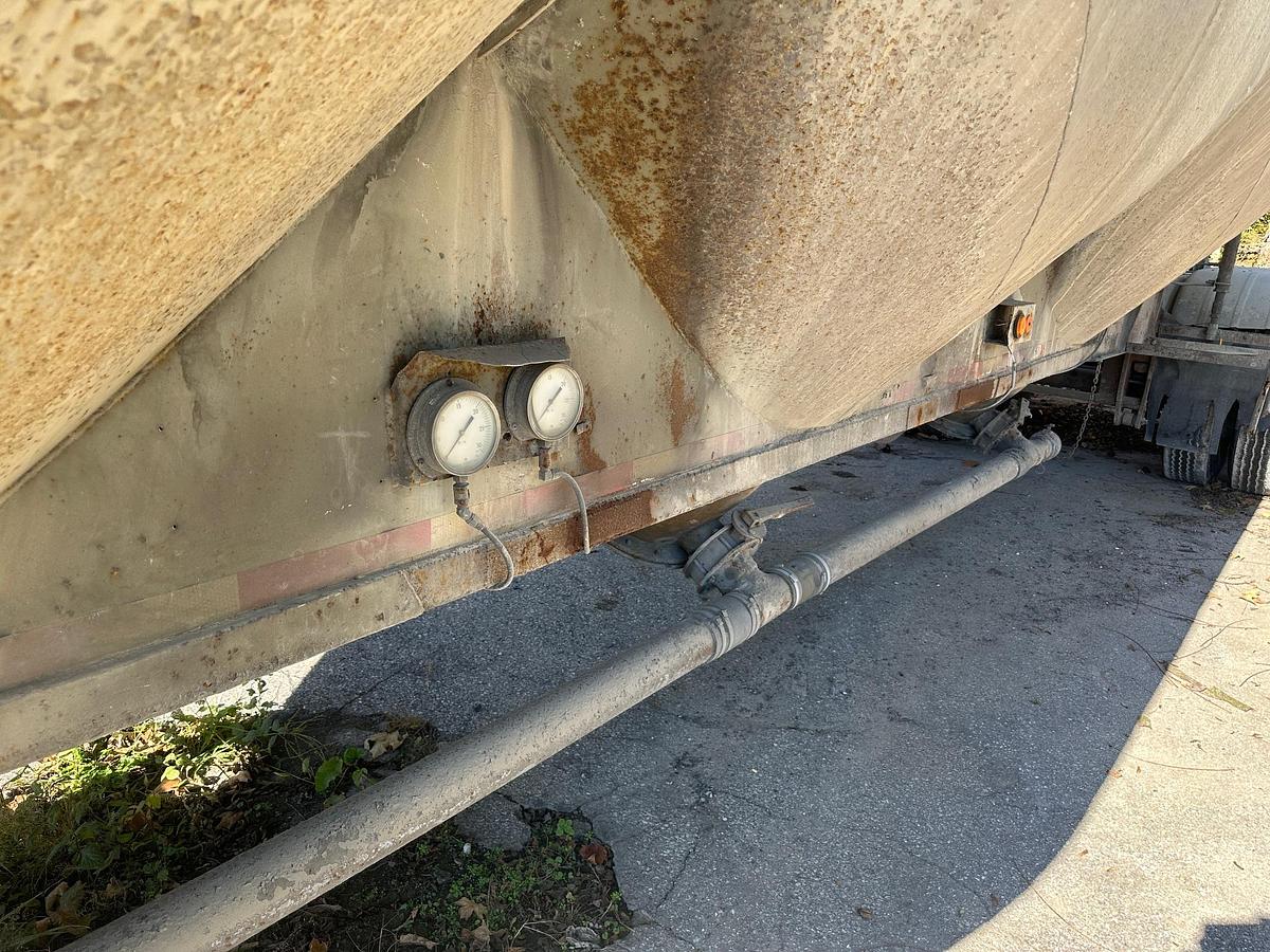 Used 1972 FRUEHAUF Bulk Trailer