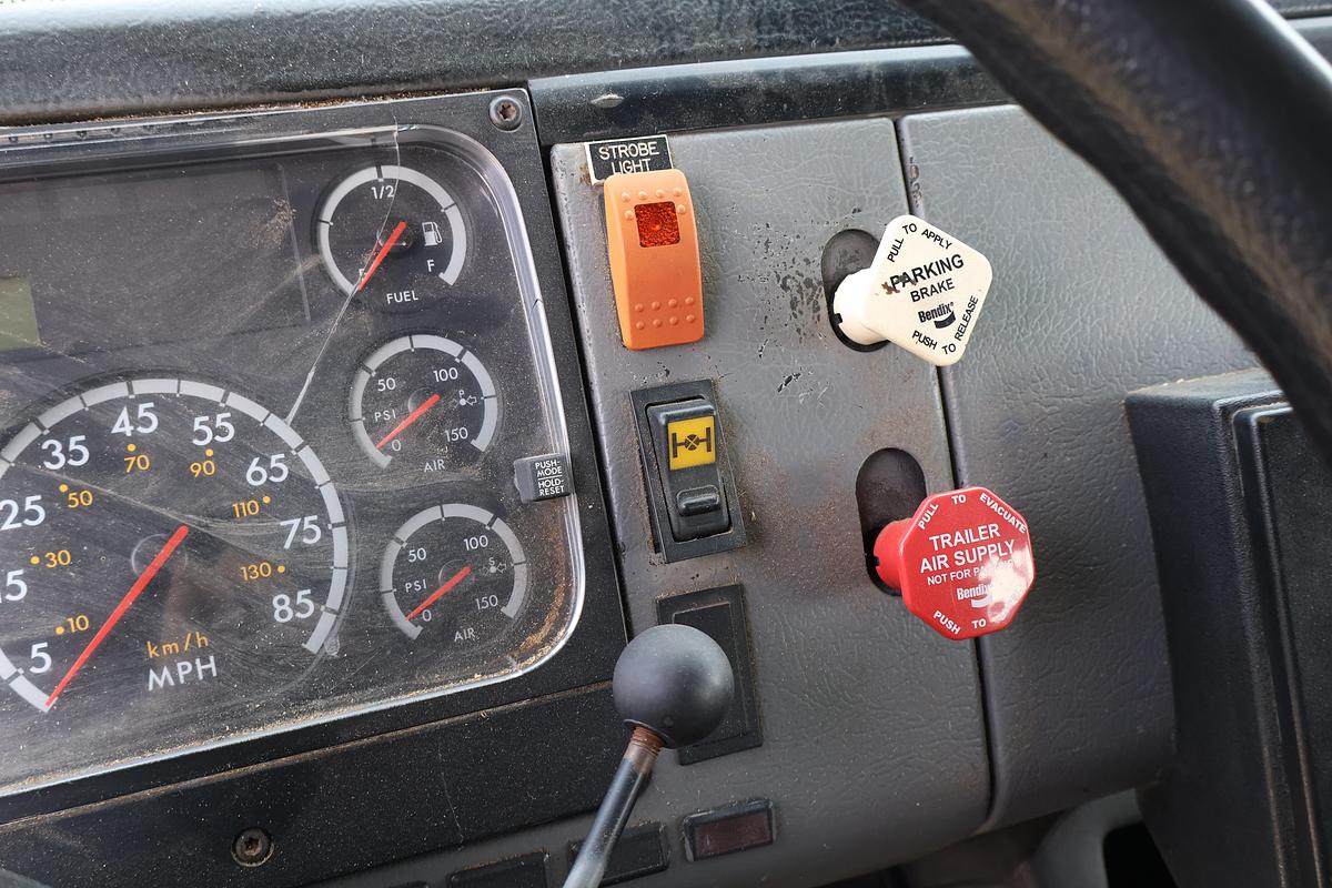 Used 2003 FREIGHTLINER FL70