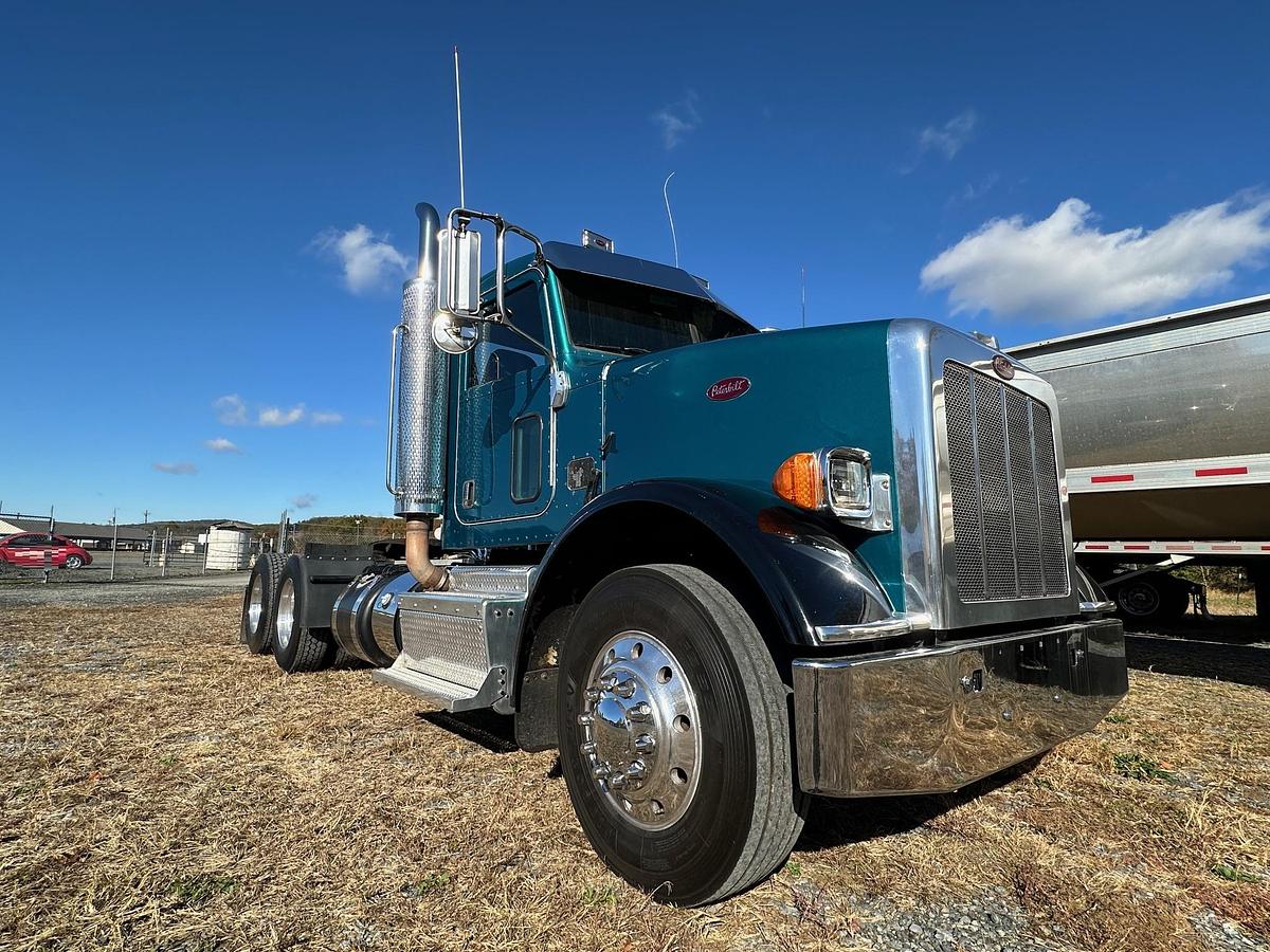 Used 2012 PETERBILT 365