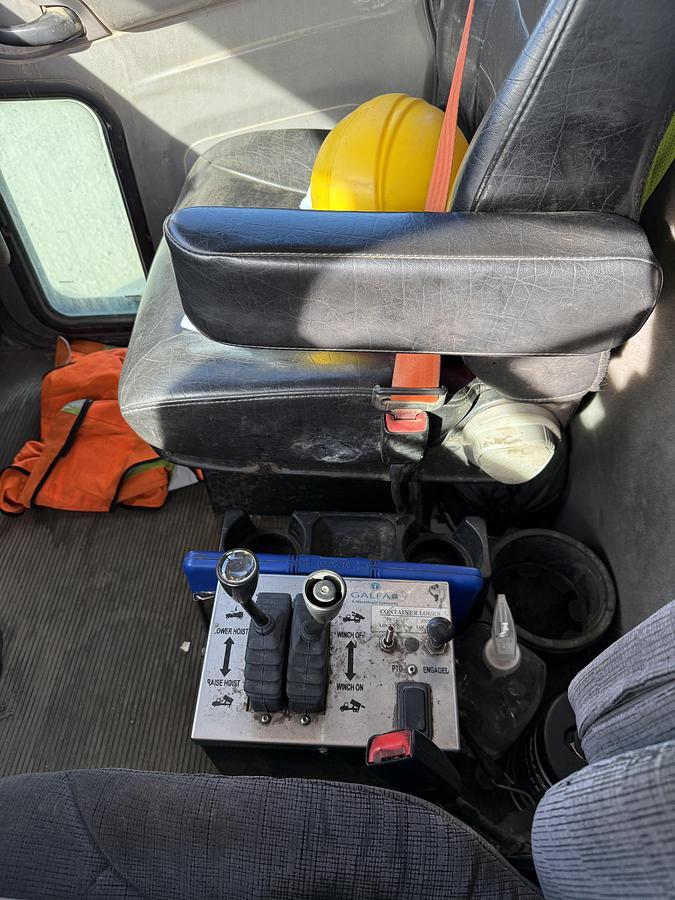 Used 2016 PETERBILT 348