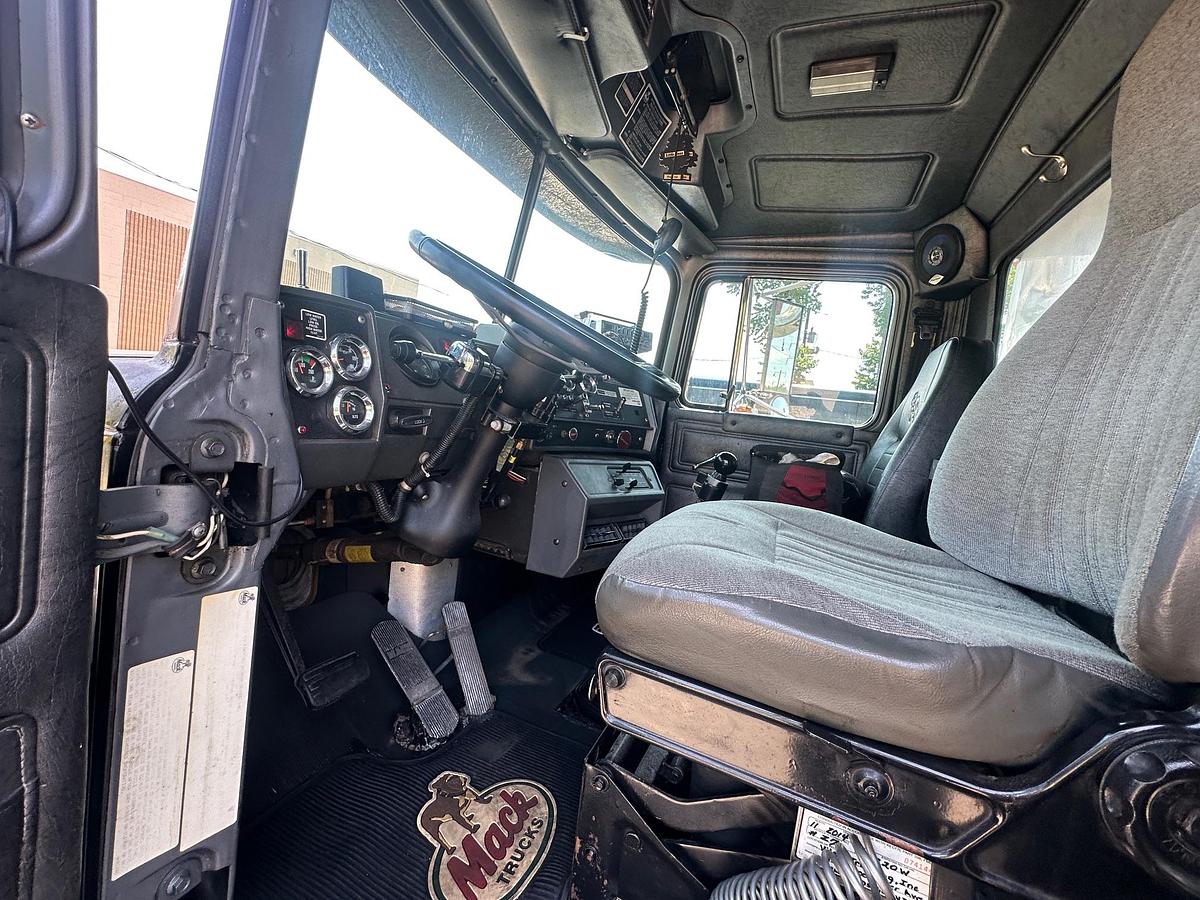 Used 1997 MACK RD688S