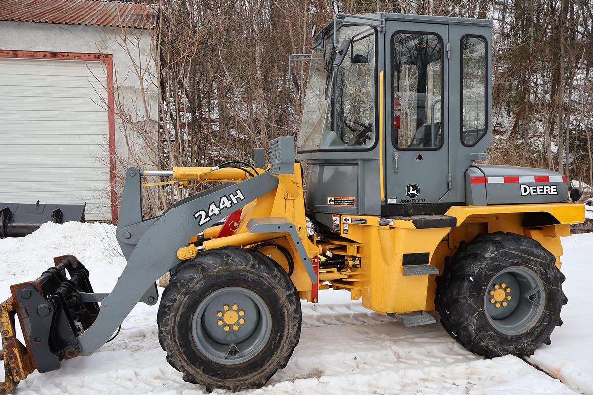 Used 2000 DEERE 244H