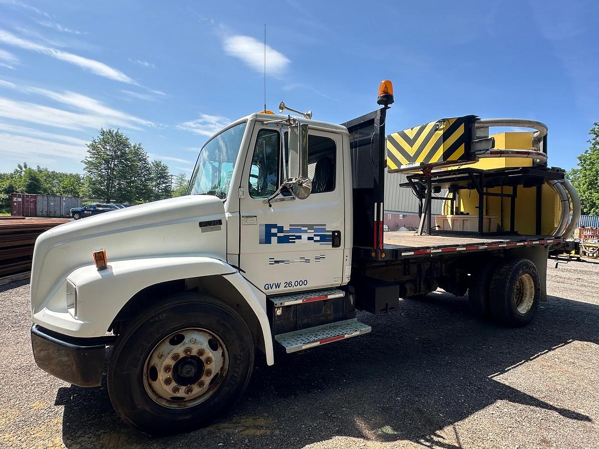 Used 2003 FREIGHTLINER FL70