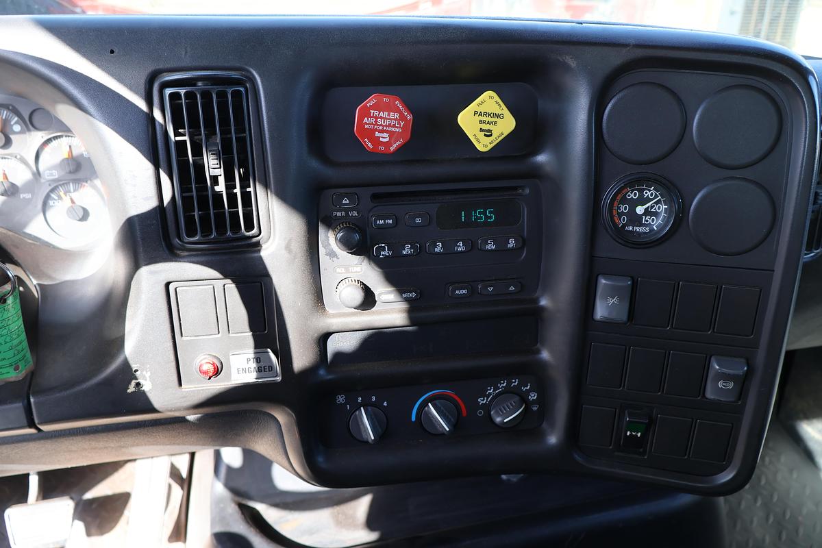 Used 2005 CHEVROLET C8500