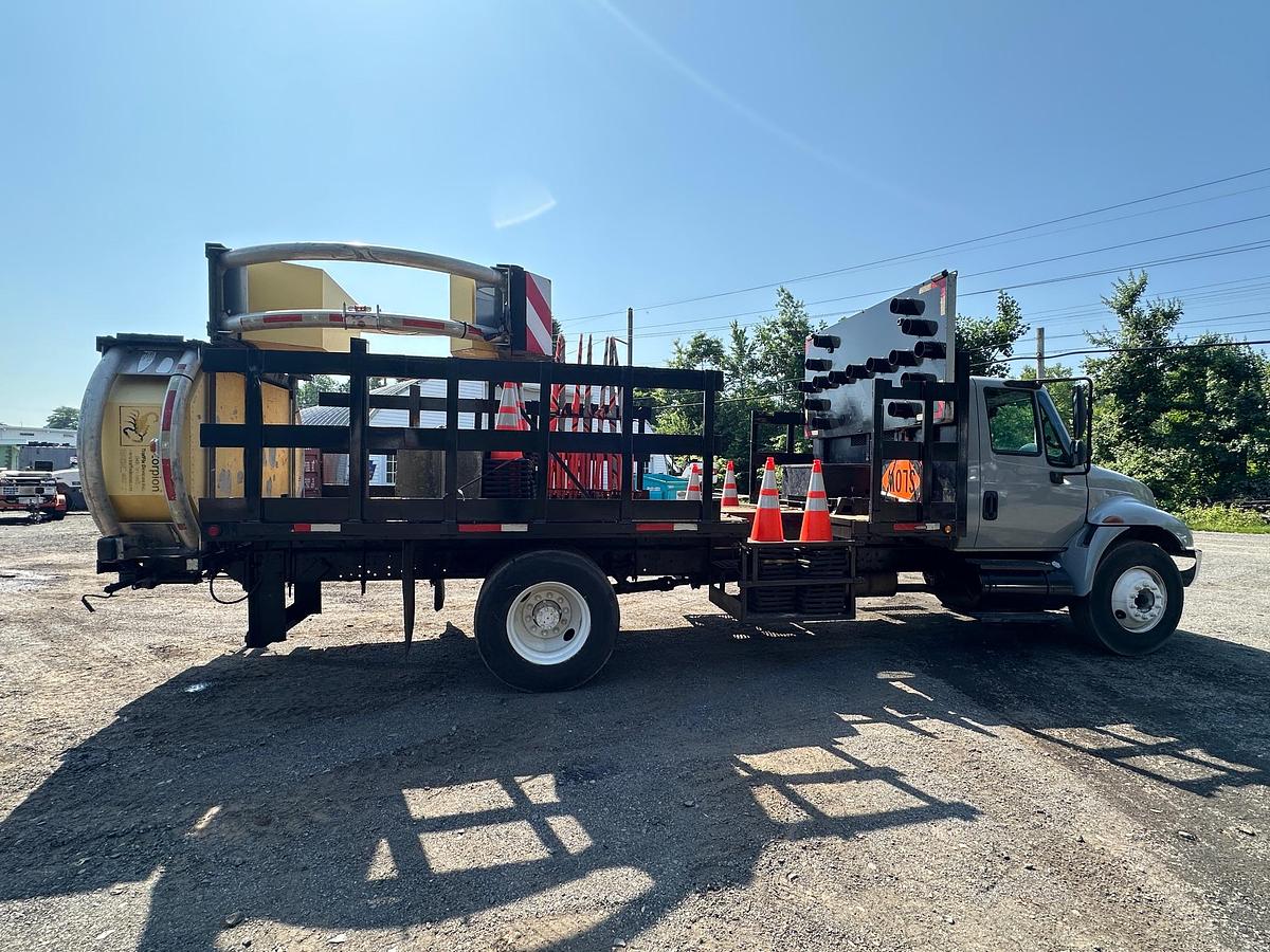 Used 2004 INTERNATIONAL 4300 Attenuator Truck