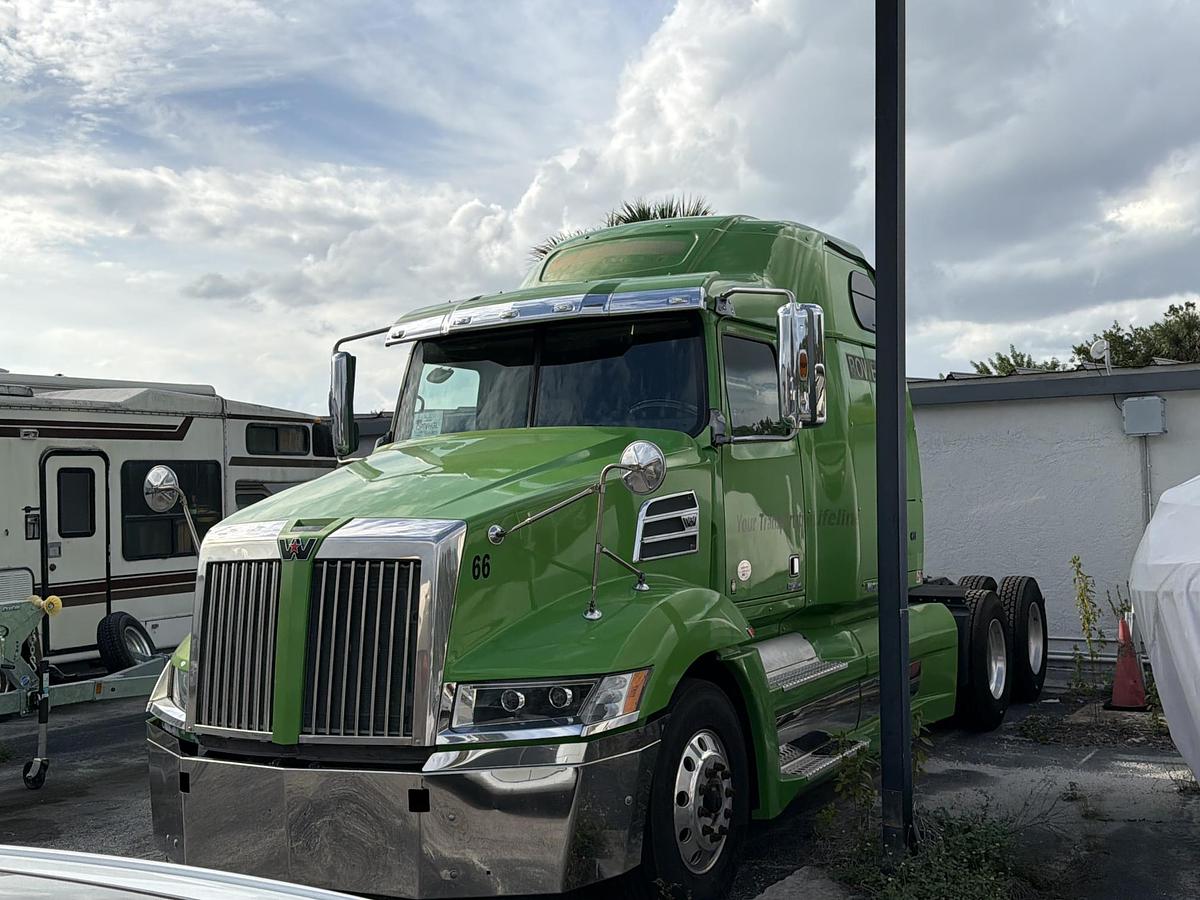 Used 2017 WESTERN STAR 5700xe