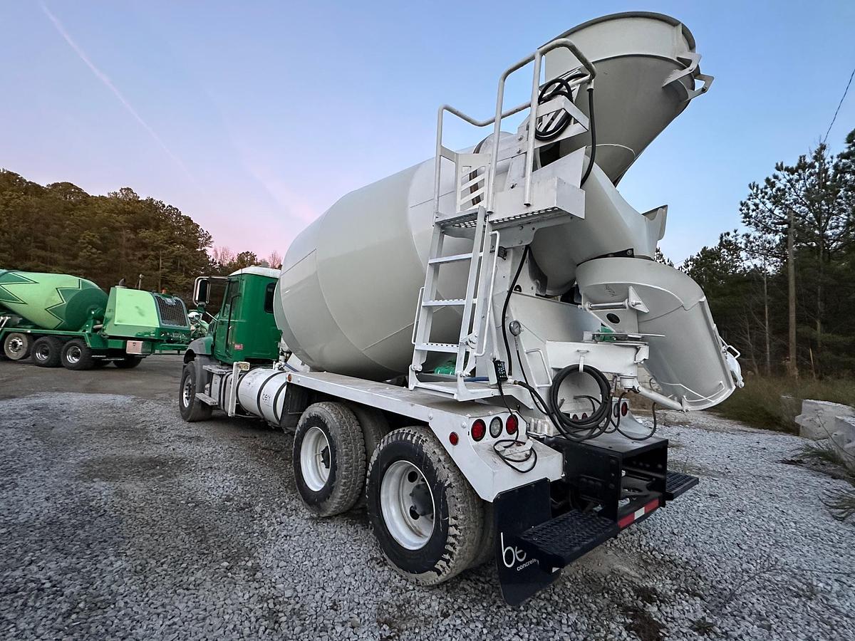 Used 2019 MACK GR64B Rear Mixer