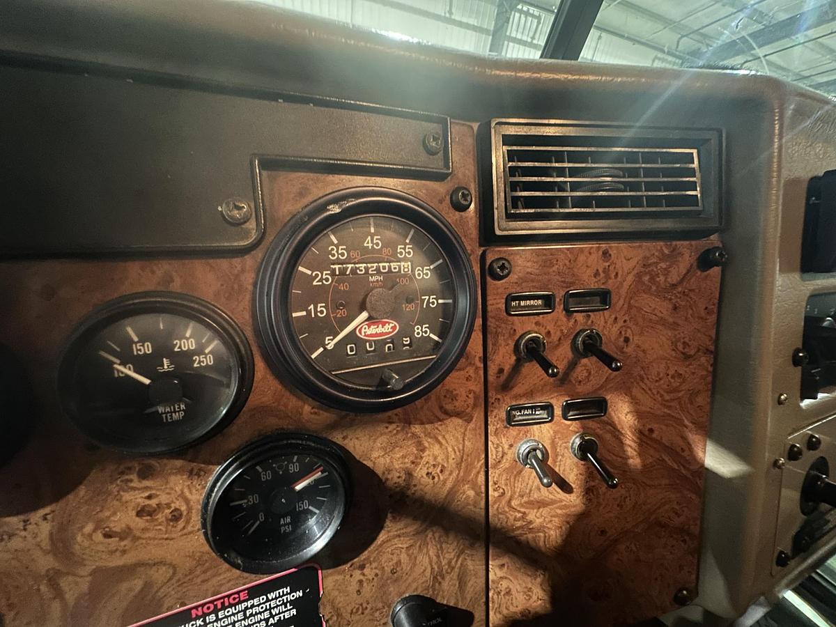 Used 2005 PETERBILT 335