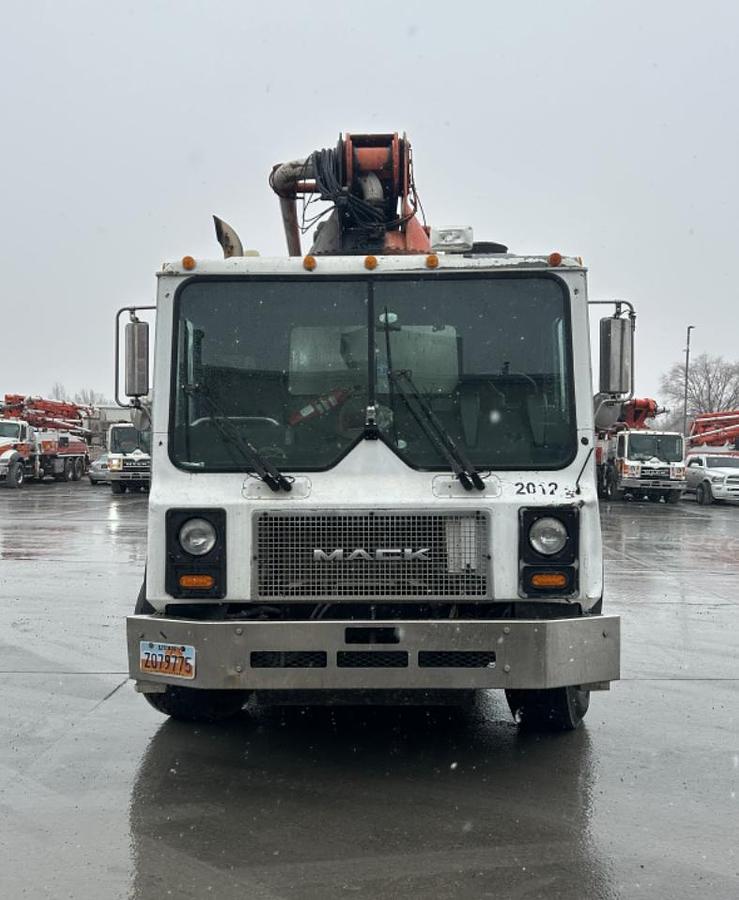 Used 2006 MACK MR688S