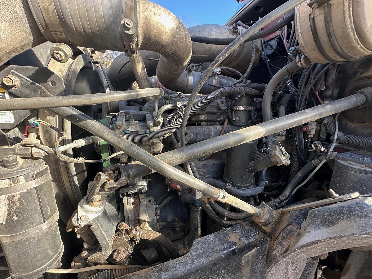 Used 2005 MACK CV713