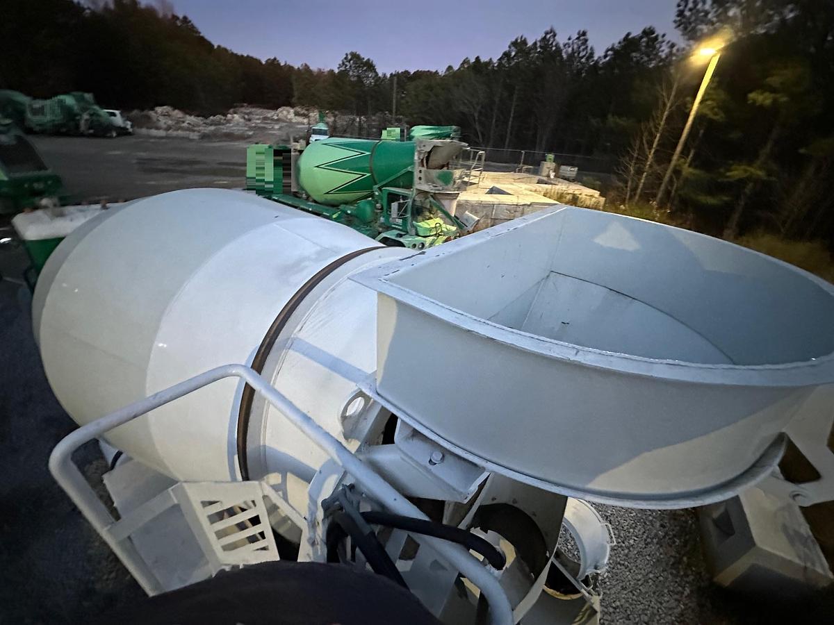 Used 2019 MACK GR64B Rear Mixer