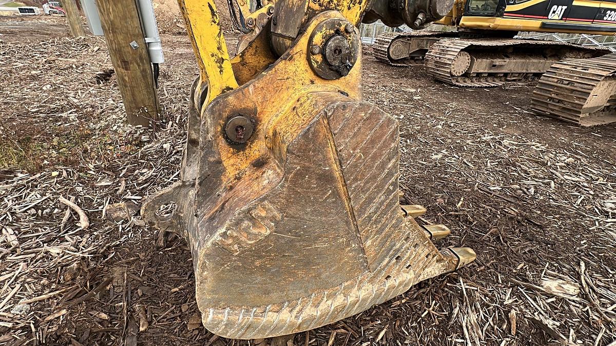 Used 2001 DEERE 160C LC