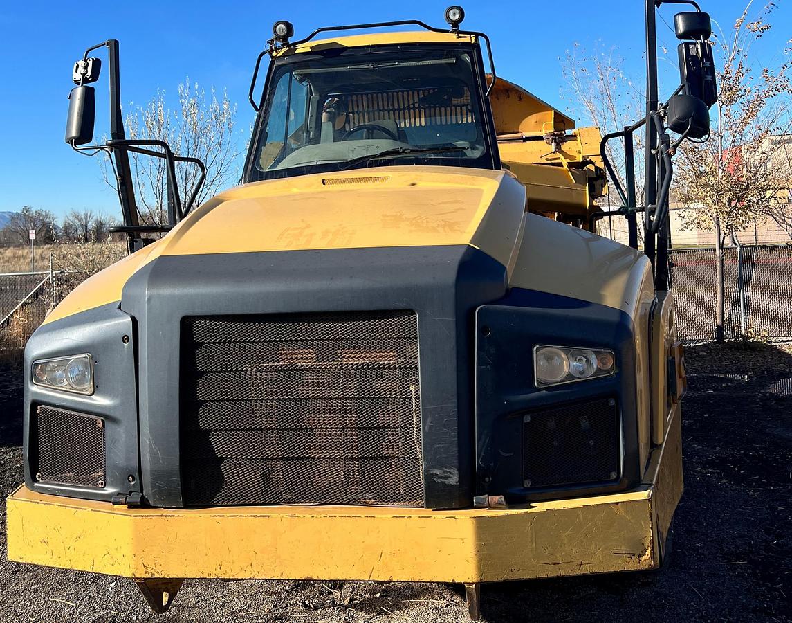 Used 2011 CATERPILLAR 740B Ej
