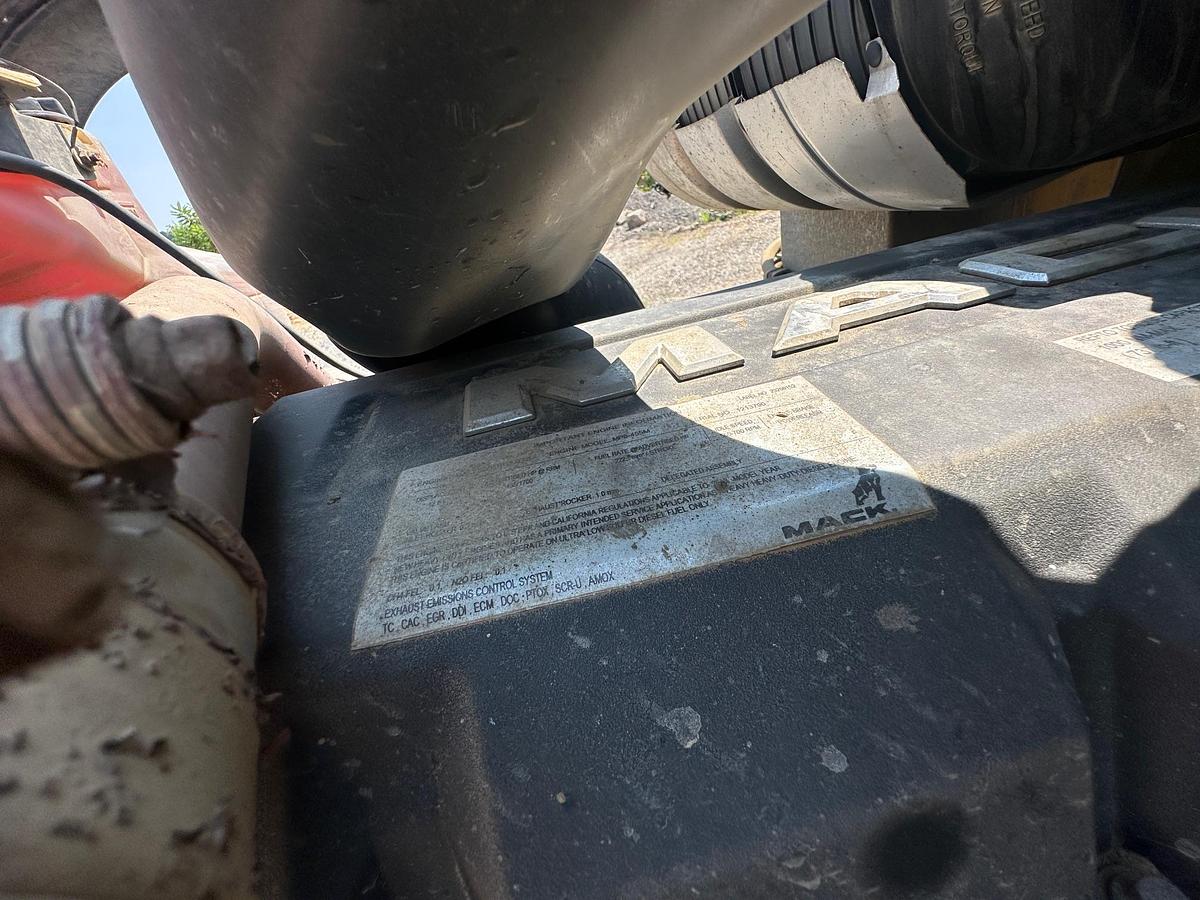 Used 2019 MACK Granite GR64F