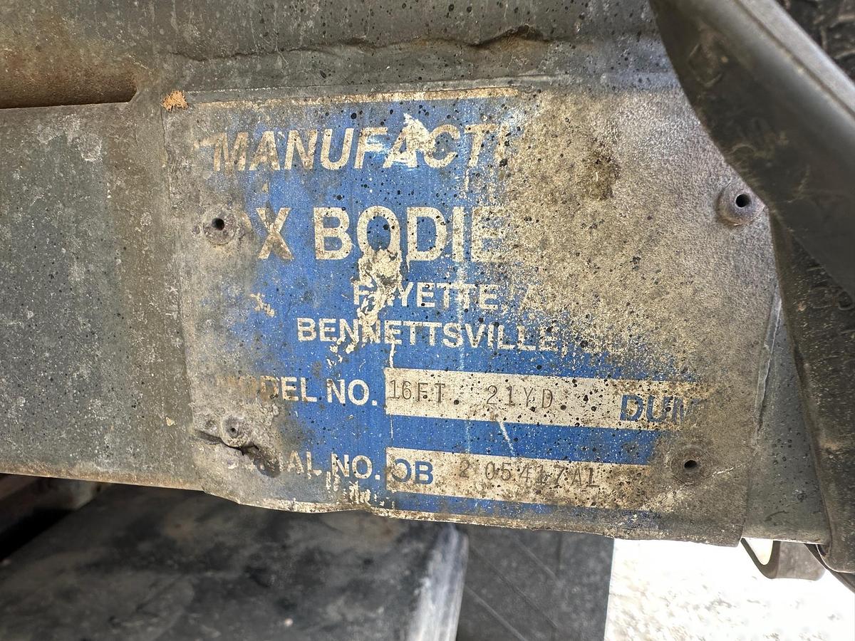 Used 2005 MACK CV713