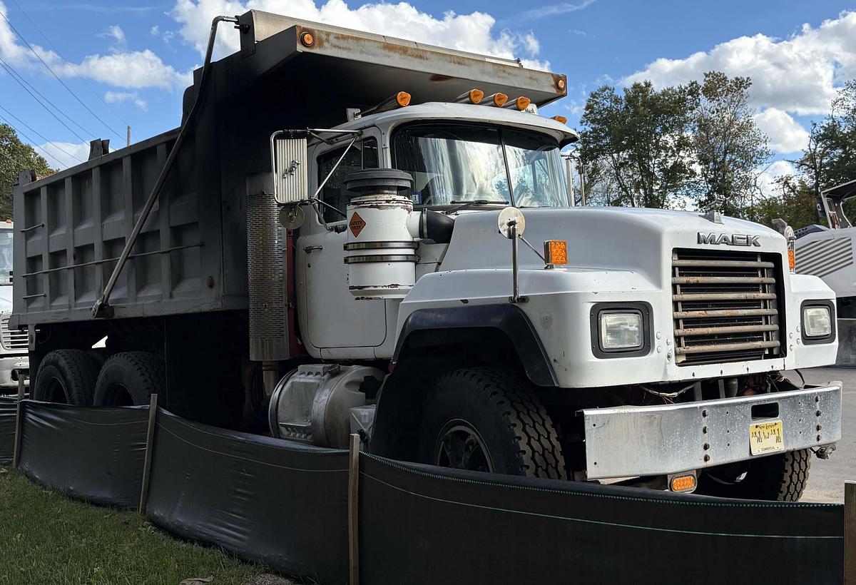 Used 1999 MACK RD688SX