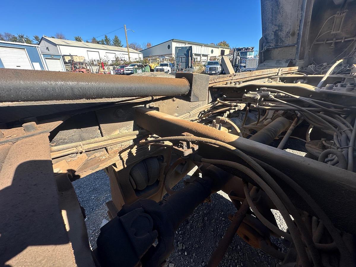 Used 2006 MACK Granite CV713