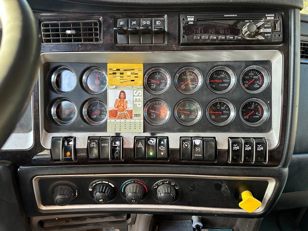 Used 2019 KENWORTH W900L