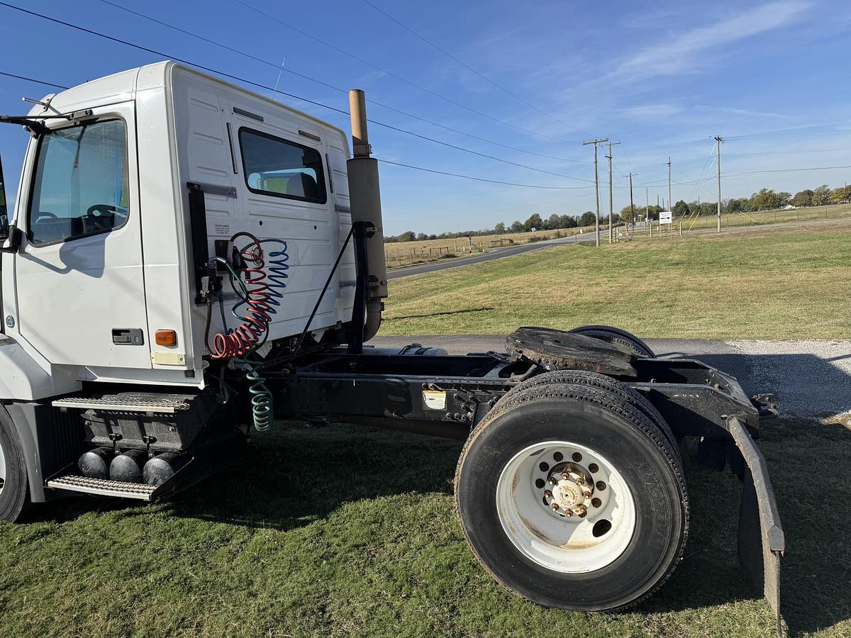 Used 2007 VOLVO VNL42T