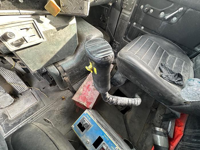 Used 2001 MACK DM688SX