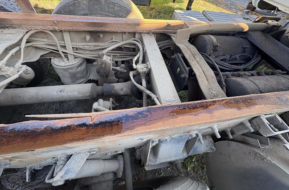 Used 2001 MACK DM688S