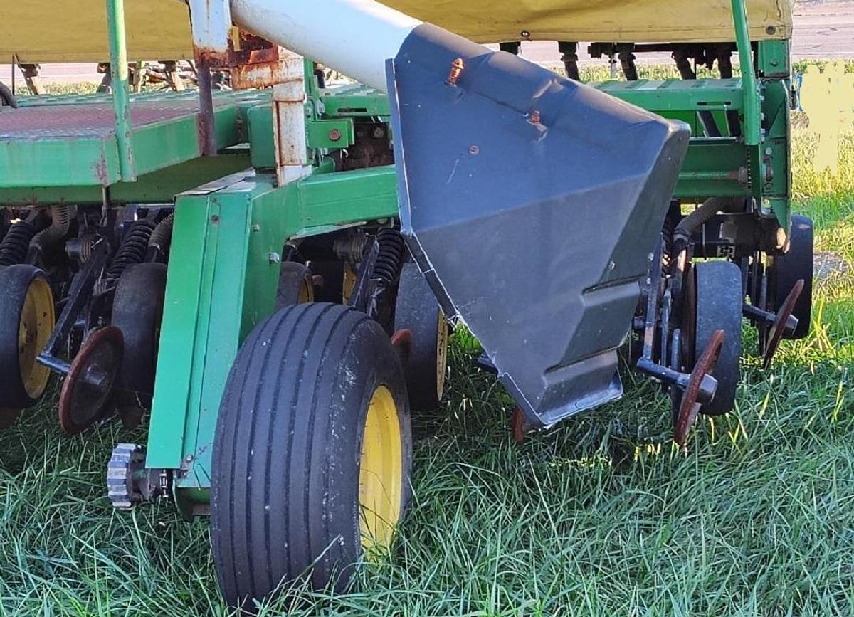 Used 1992 JOHN DEERE 750 Grain Drills